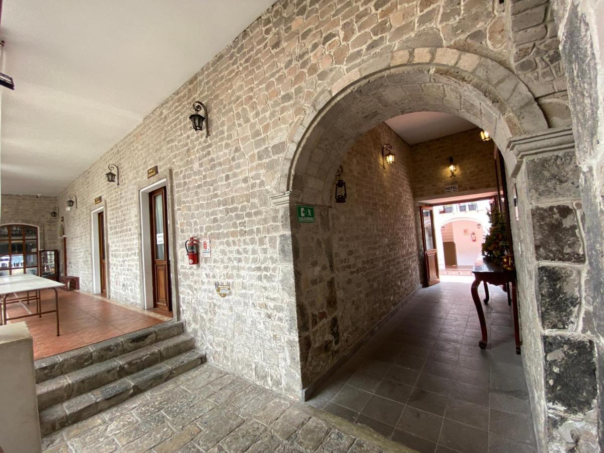 Golden Rest Latacunga Hotel Exterior photo