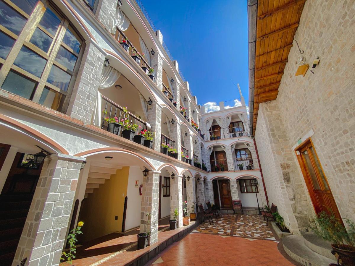 Golden Rest Latacunga Hotel Exterior photo