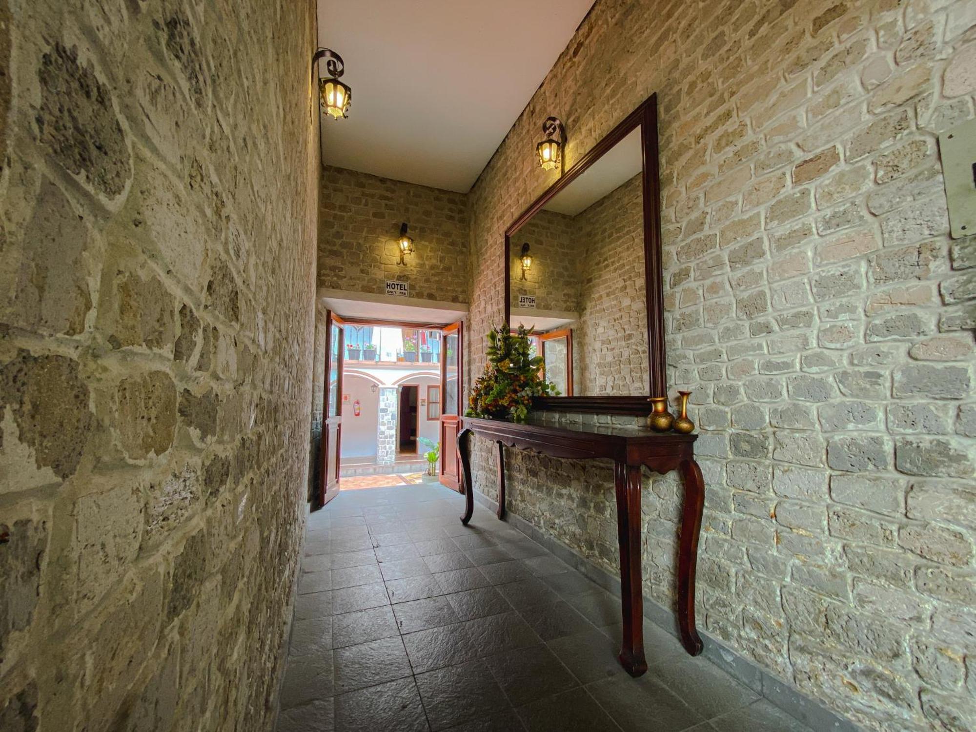 Golden Rest Latacunga Hotel Exterior photo