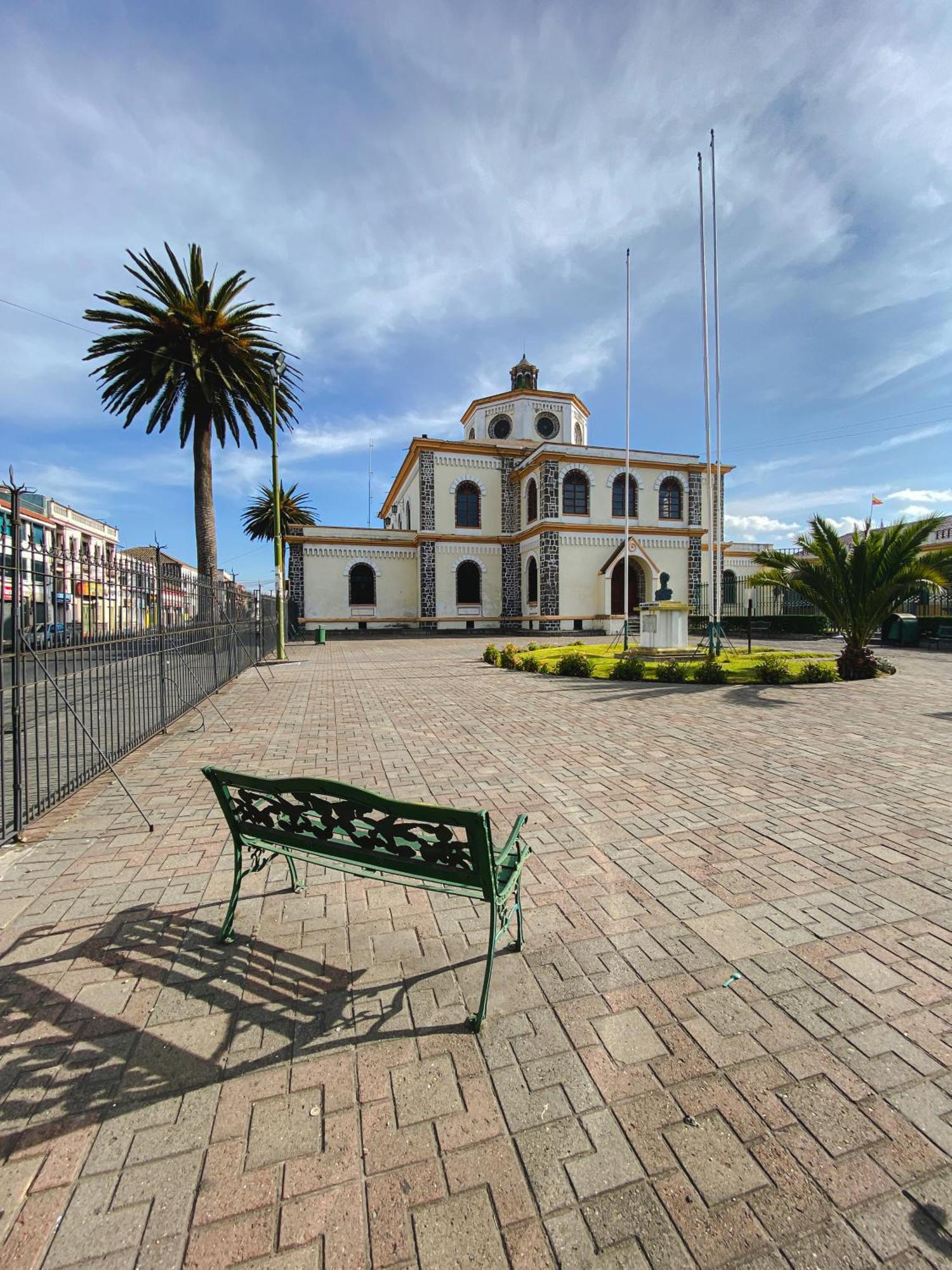 Golden Rest Latacunga Hotel Exterior photo