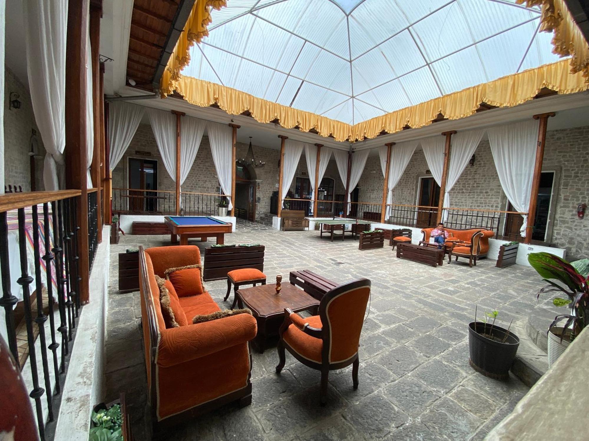 Golden Rest Latacunga Hotel Exterior photo