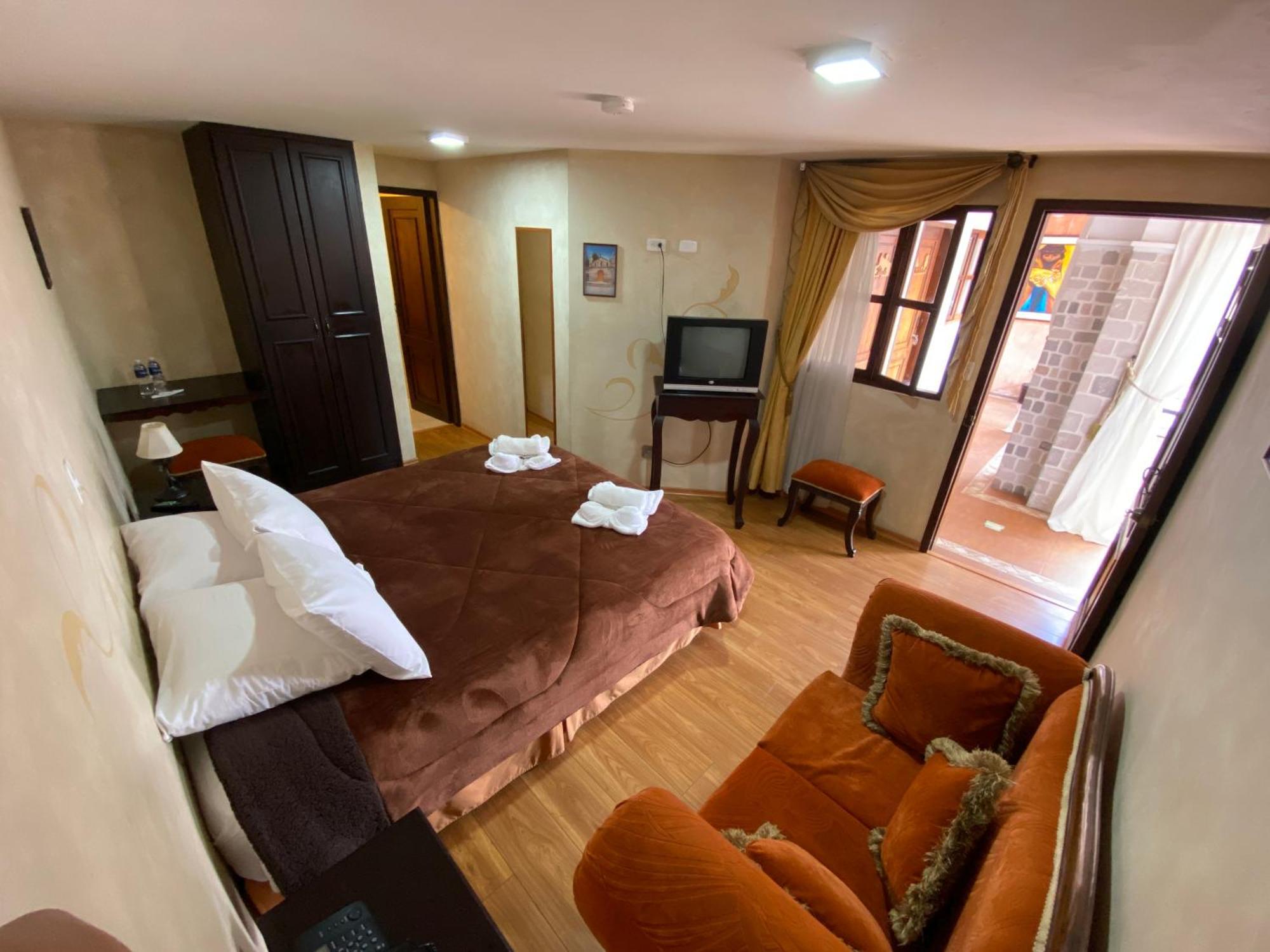 Golden Rest Latacunga Hotel Exterior photo