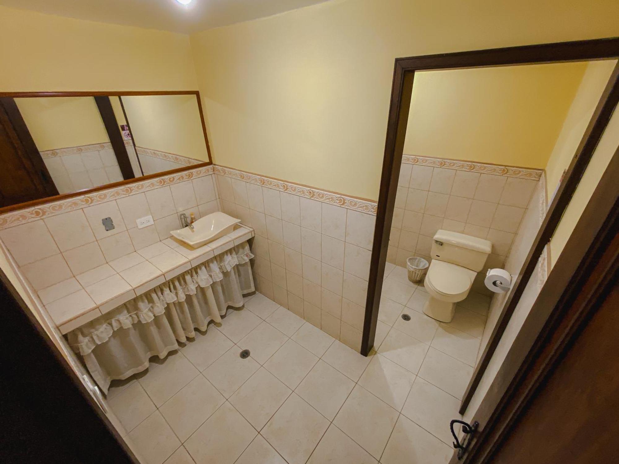 Golden Rest Latacunga Hotel Room photo