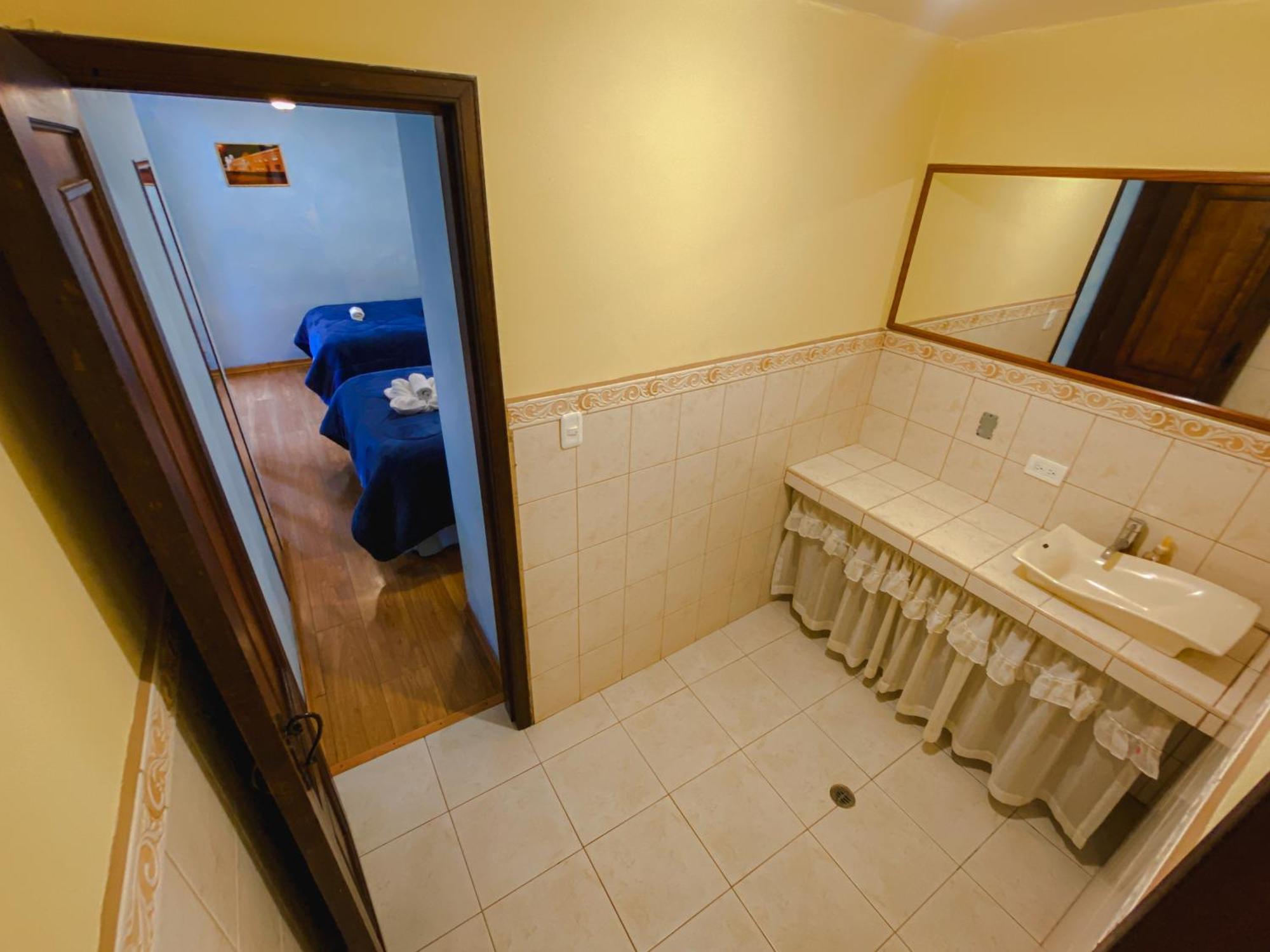 Golden Rest Latacunga Hotel Room photo